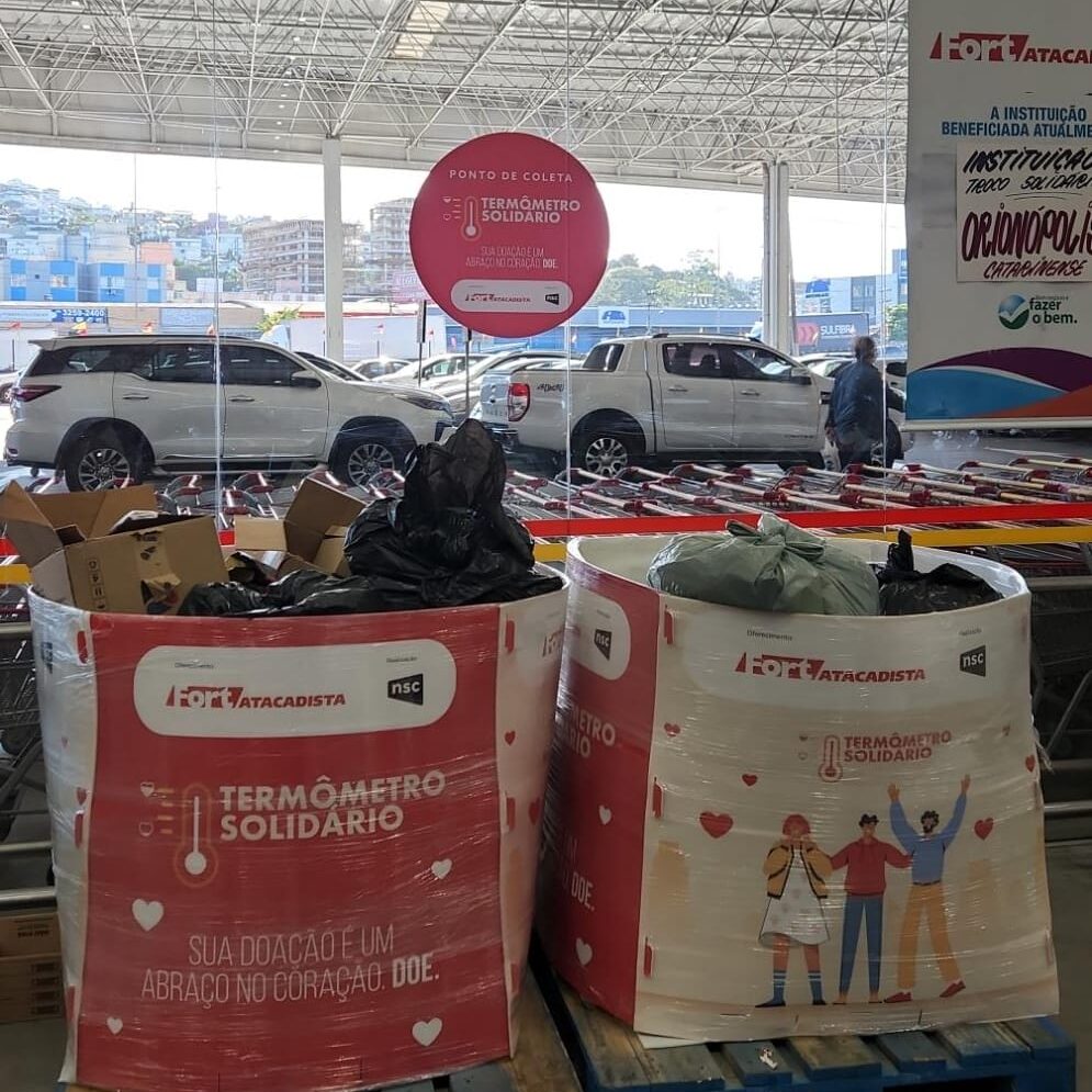 Caixa coletora da campanha Termômetro Solidário – Fort Atacadista Kobrasol, em São José