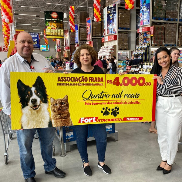 entrega_do_cheque_associacao_frada_foto_paes_e_lima