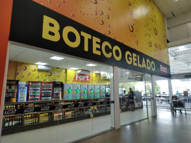 Boteco Gelado na loja do Fort Atacadista Areia, em São José