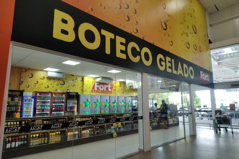 Boteco Gelado na loja do Fort Atacadista Areia, em São José