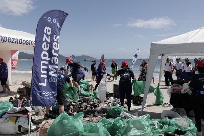 Projeto Limpeza dos Mares já removeu mais de 177 toneladas de resíduos de mares e encostas com apoio do Fort Atacadista – Foto ACATMAR